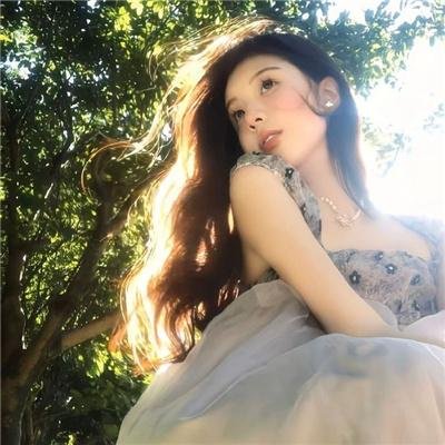 笼中女